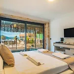 The Luxury Shelters 3*
