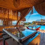 Guest house The Luxury Shelters