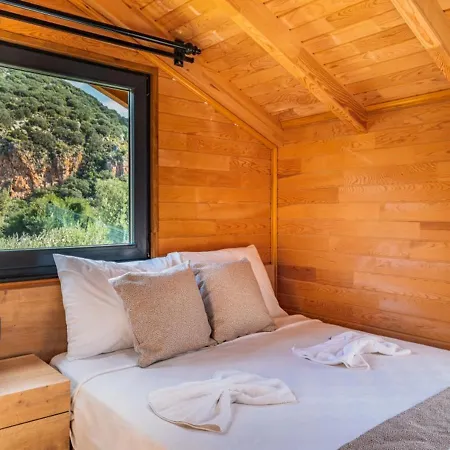 The Luxury Shelters 3*