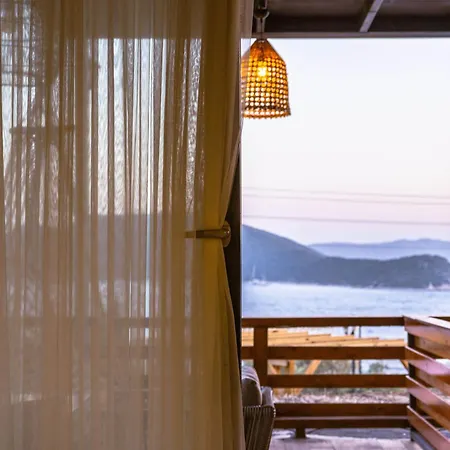 The Luxury Shelters Otel 3*