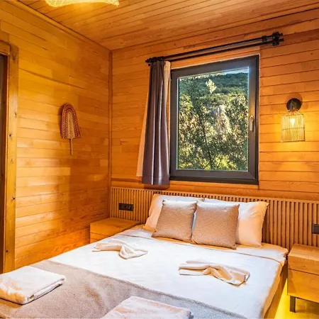The Luxury Shelters Konukevi 3*