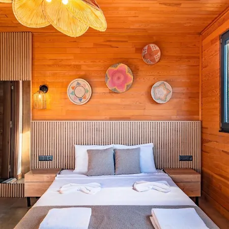 The Luxury Shelters Konukevi 3*