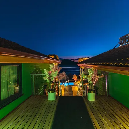 The Luxury Shelters Konukevi 3*
