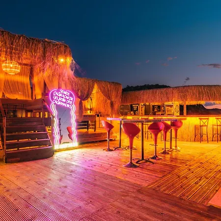 The Luxury Shelters Konukevi